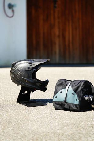 Troy Lee Designs D3 Carbon — Midnight — Size M kaufen in Zug #1 | velomarkt.ch