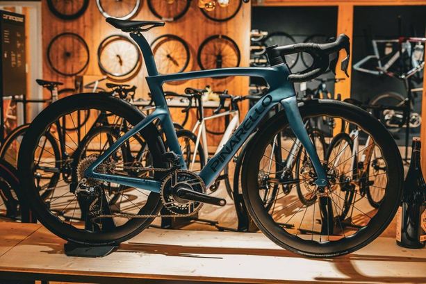 PINARELLO DOGMA F - RED AXS / PRINCETON 54 G112 - LUXTER BLUE kaufen in Bern #1 | velomarkt.ch