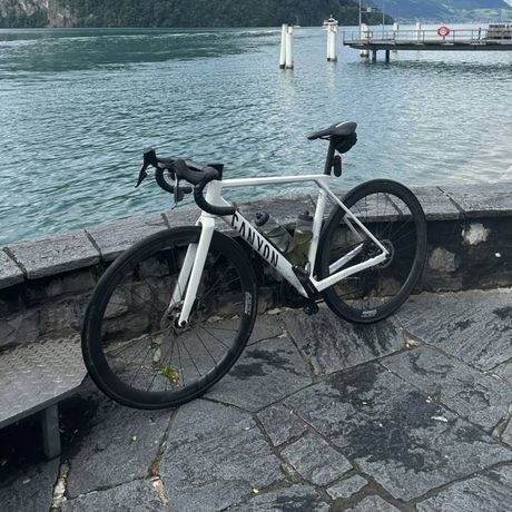 Canyon Ultimate CF SLX 8 AXS, Grösse M, SRAM Force, Powermeter, Zipp 303 kaufen in Schwyz #1 | velomarkt.ch