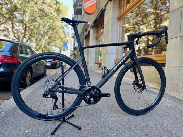 Privatverkauf: Scott Addict RC 30, 2025, Occasion kaufen in Zurigo #1 | velomarkt.ch