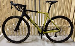 Canyon Grail CF 7 – Carbone – Taille M – 2026 – Blazing Mustard | Canyon Grail CF 7 carbone, taille M, 2026. | velomarkt.ch