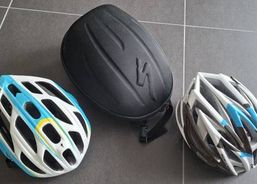 Zwei originale Teamhelme für Sammler | Zubehör / Teile | Velohelme | velomarkt.ch