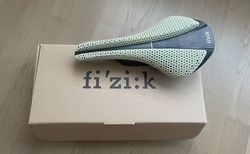 Fizik - Antares R1 Carbon Regular Sattel | 3D Sattel. | velomarkt.ch