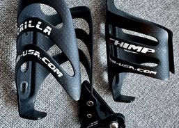 XLAB Gorilla & Chimp Carbon Flaschenhalter + Delta 225 Sattel-Adapter | Zubehör / Teile | Verschiedenes | velomarkt.ch