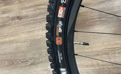 Oquo MC32Team Radsatz Maxxis Bereifung kaufen in Aargau #5 | velomarkt.ch