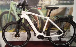 Tour de Suisse Broadway 45 Herren M weiss glanz / Dekor: rot kaufen in Zurich #1 | velomarkt.ch