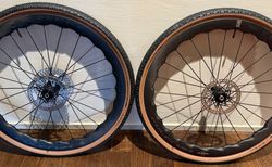 Fulcrum Sharq – Carbon-Laufradsatz für Rennrad/Gravel - Like New! | Hochleistungsfähiger Laufradsatz | velomarkt.ch