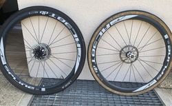 DT Swiss Carbon tubular wheelset with extra tires | DT Swiss RC38t db Spline carbon; Baby limus tires | velomarkt.ch