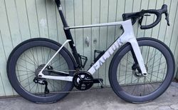 High-End Aero Rennrad von FACTOR | FACTOR Ostro V.A.M. 2024 | velomarkt.ch