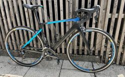 Cube Agree C:62 Pro / carbon'n'blue / Rahmengrösse 53 | praktisch nur auf der Rolle gefahren | velomarkt.ch