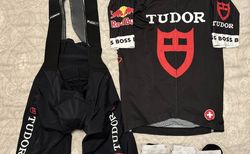 COMPLETO ASSOS PRO TUDOR 2025 | Taglia M | velomarkt.ch