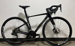 Cannondale SuperSix EVO 3 | Shimano 105 Di2 12-fach, DTswiss R470 Laufradsatz | velomarkt.ch
