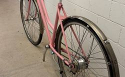 Stadtvelo für Damen | Stylisches Stadtfahrrad in pink | velomarkt.ch