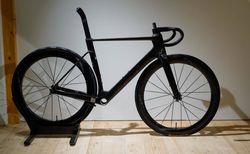 Factor OSTRO VAM 2.0 Premium Package + Wheels 48//58 Black | DIE NÄCHSTE GENERATION | velomarkt.ch