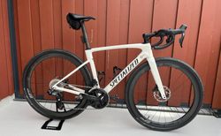 Specialized Roubaix mit Zipp 303S | Komfort für Strasse oder Gravel | velomarkt.ch