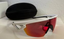 Oakley Sphaera Sonnenbrille – Weisser Rahmen / Prizm Field Glas | Oakley Sphaera Sonnenbrille | velomarkt.ch