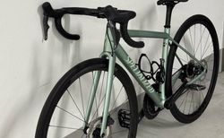 Specialized Aethos Pro – Shimano Ultegra Di2 (Grösse 49) | Ultraleichtes Carbon-Rennrad mit Di2 | velomarkt.ch