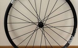 DT Swiss Spline E1800 - Wie Neue / Comme Neuf kaufen in Basel-Landschaft #4 | velomarkt.ch