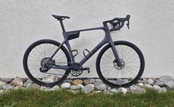 Cube Agree C:62 Pro, grey'n'carbon, 60cm | Sram AXS, Sram RED Kurbel, 8.2kg inkl. Pedale | velomarkt.ch