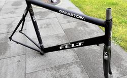 RARITÄT!!!  Tria-Rahmen FELT & Karbongabel KESTREL | NEUER Aero-Tria-Rahmen & Karbongabel zu verkaufen! | velomarkt.ch