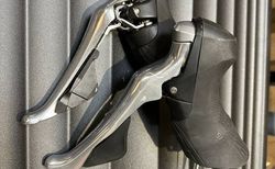 Komplettgruppe Shimano 105 silber / mechanisch 11fach kaufen in Bâle-Ville #3 | velomarkt.ch