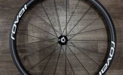 Roval Alpinist CLX - Vorderrad | Farbe: Satin Carbon/white | velomarkt.ch