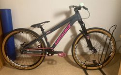 Santa Cruz Jackal Pumptrack-Bike | Hochwertiges Edel-Dirtbike | velomarkt.ch