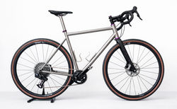 Haley Titanium Gravel Bike | Sram AXS, Ceramicspeed, Enve Lenker | velomarkt.ch