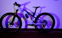 Orbea Oiz M-Pro 2024 – Carbon Fully – Fox Factory – 800 km | Sehr gepflegtes Orbea Oiz M-Pro 2024 aus Carbon | velomarkt.ch