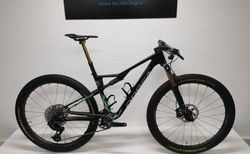 ORBEA OIZ M-TEAM AXS M schwarz - weiss - grün MyO | S24205CM | velomarkt.ch