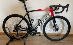 TREK Emonda SLR 7 | TREK Emonda SLR 7 in den Trek Segafredo Farben | velomarkt.ch