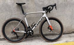 Trek Madone SL7 Rennvelo | Aero-Rennrad Gen. 8, voll Carbon, Shimano Ultegra | velomarkt.ch