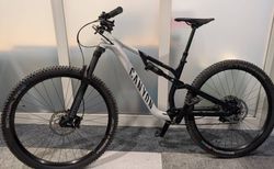 Wie neu: Canyon Neuron 5 (2023) – Nur 3x gefahren + Zubehör | Rahmengrösse: M, Farbe: Alps Weiss, Laufradgröße: | velomarkt.ch