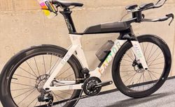 Neues Triathlon Velo Factor Slick | Hochleistungs-Triathlonrad, leicht & aerodynamisch | velomarkt.ch