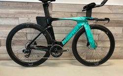Bianchi Aquila 2025 RC TTTri Bike SRAM FORCE | Bianchi Aquila 2025 RC TTTri Bike SRAM FORCE | velomarkt.ch
