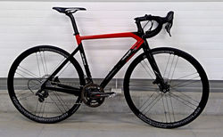 Campagnolo Disc H11 Carbon | rot - schwarz, 54 cm / 21" (M), Campagnolo Chorus 22-Gang | velomarkt.ch