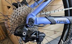 Liv Hail 2 LTD: Enduro Mountainbike vollgefedert, Grösse M | Mädels-Enduro fürs Grobe | velomarkt.ch