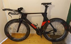 Scott Plasma Premium + EXTRA Zipp 900 Carbon Scheibenrad | High-End Triathlonrad mit Zipp 900 Carbon | velomarkt.ch