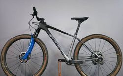 Bulls Black Adder Team Carbon XTR 29 M | Carbon XC Hardtail mit XTR, nur 9 kg | velomarkt.ch