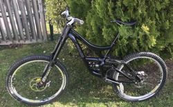 Downhill bike with high quality components | Specialized Demo 7 | velomarkt.ch