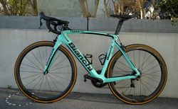 Bianchi Oltre XR4 (2019) - T. 57 - Dura-Ace 11v - Enve SES kaufen in Vaud #2 | velomarkt.ch
