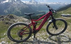Verkaufe Top E-Mountainbike: Merida eONE-Sixty 700 EP2 Strawberry (Größe XL) | 750 Wh, Tubeless, bessere Pedale und Handgriffe | velomarkt.ch
