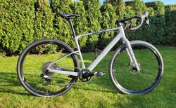 Gravel Bike | Carbonrahmen, moderne Geometrie, grau lackiert. | velomarkt.ch