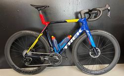 Trek Madone SLR 7 AXS - Grösse L | NEU mit Garantie | velomarkt.ch