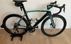 Bianchi Oltre XR4/CV Disc Dura Ace/Di2 | Custom Cycling | velomarkt.ch