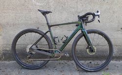 Gravelbike Velobuild mit Campagnolo Ekar 13-fach | Solides und leichtes Gravelbike und ausgewogener G | velomarkt.ch