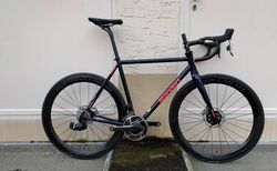 Standert Triebwerk Blue Orchid 54 NEU | High-End Stahl Rahmen, Carbon Räder, Sram Red AXS | velomarkt.ch