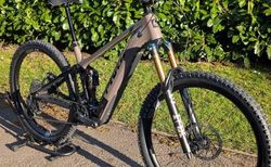 Pivot Shuttle AM + Fox LV Neo | Pivot Shuttle AM + Fox LV Neo | velomarkt.ch
