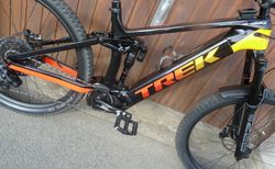 Elektrovelo E-Bike Trek Rail 9.8 GX AXS Gen3 Grösse L Black/Marigold/Red kaufen in Zürich #3 | velomarkt.ch
