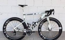 2025 Factor ONE - SRAM Red w- Power Meter | Factor ONE - SRAM Red w- Power Meter | velomarkt.ch